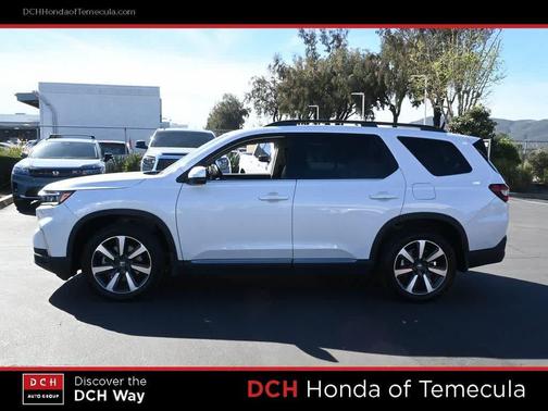 Platinum White Pearl 2024 Honda Pilot Touring 8-Passenger