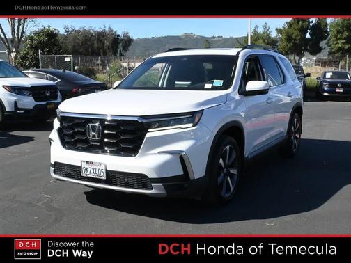 Platinum White Pearl 2024 Honda Pilot Touring 8-Passenger