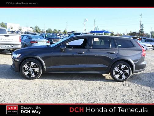 2024 Volvo V60 Cross Country B5 Plus
