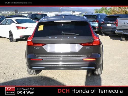 2024 Volvo V60 Cross Country B5 Plus