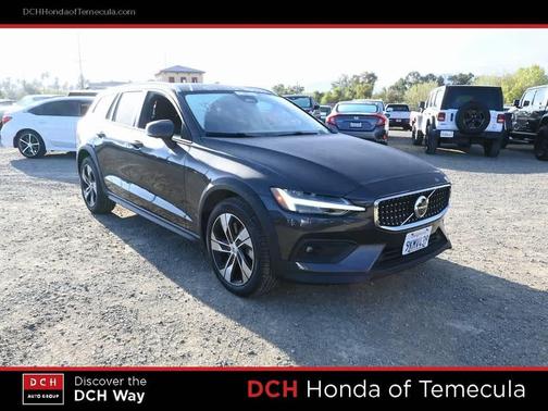 2024 Volvo V60 Cross Country B5 Plus