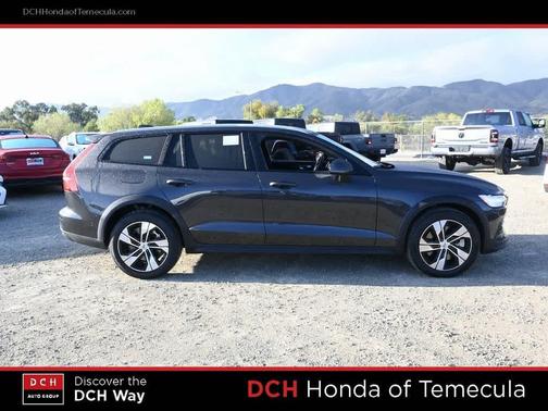 2024 Volvo V60 Cross Country B5 Plus