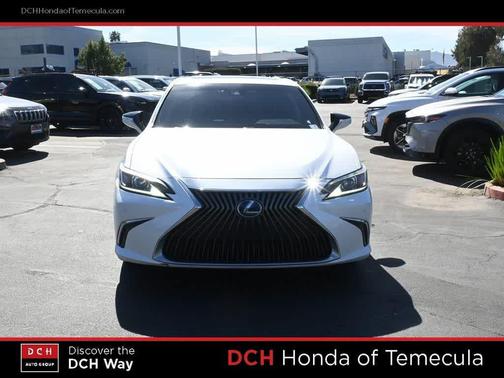 Eminent White Pearl 2020 Lexus ES 300h Base