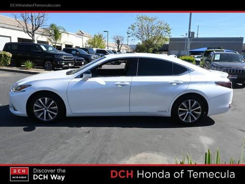 Eminent White Pearl 2020 Lexus ES 300h Base