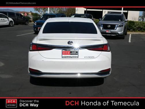 Eminent White Pearl 2020 Lexus ES 300h Base