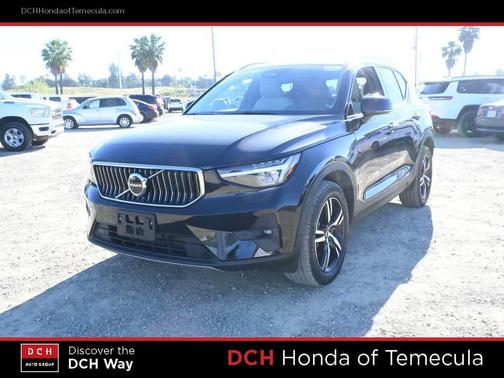 2023 Volvo XC40 B5 Plus Bright Theme