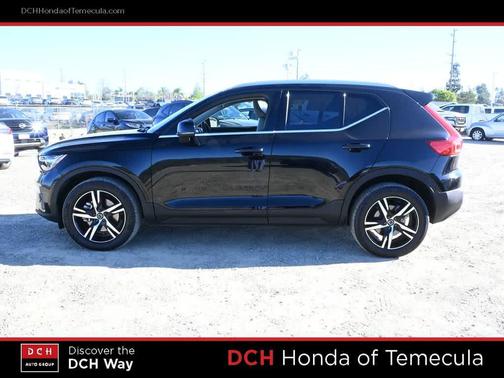 2023 Volvo XC40 B5 Plus Bright Theme