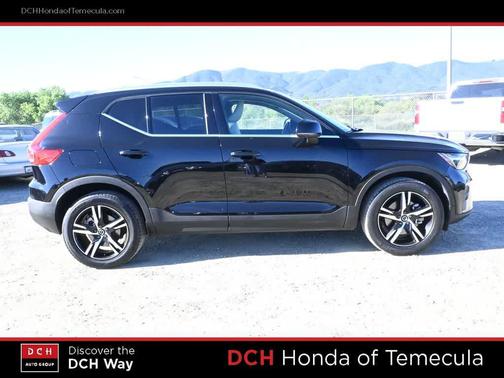 2023 Volvo XC40 B5 Plus Bright Theme