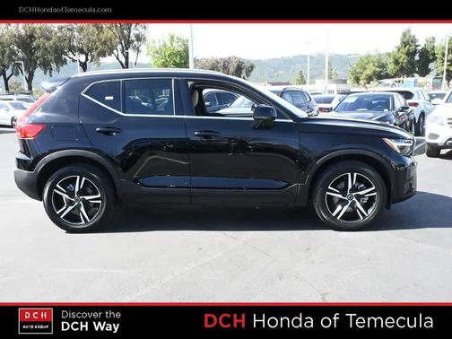 2023 Volvo XC40 B5 Plus Bright Theme