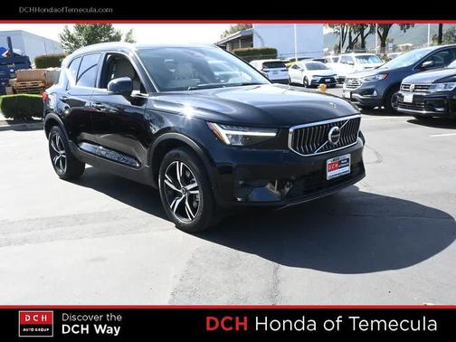 2023 Volvo XC40 B5 Plus Bright Theme