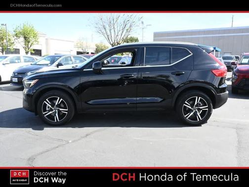 2023 Volvo XC40 B5 Plus Bright Theme