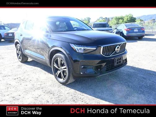 2023 Volvo XC40 B5 Plus Bright Theme