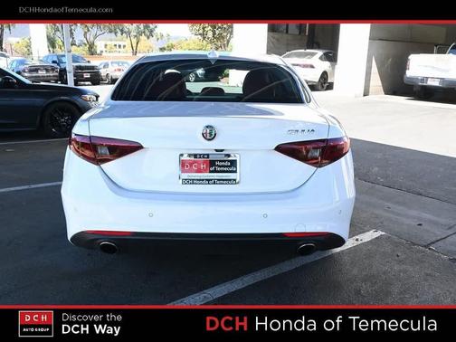 2021 Alfa Romeo Giulia Base