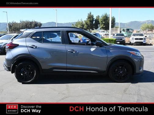 2022 Nissan Kicks SR