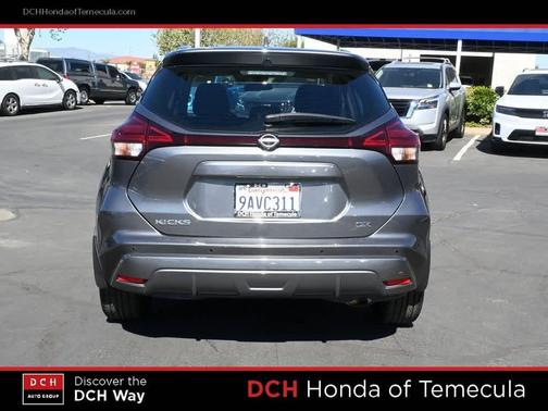 2022 Nissan Kicks SR