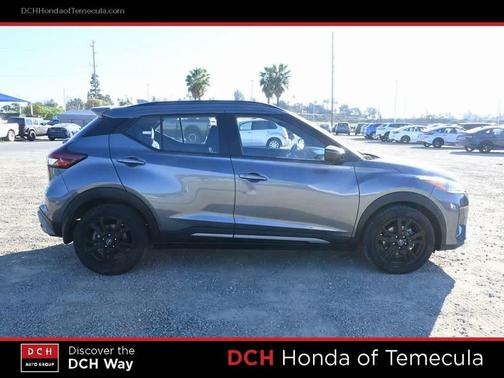 2022 Nissan Kicks SR