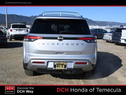 2024 Nissan Pathfinder SL FWD