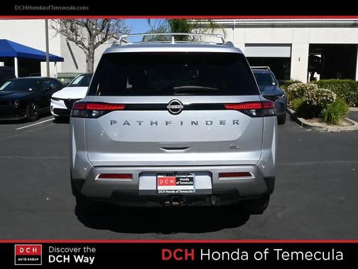 2024 Nissan Pathfinder SL FWD