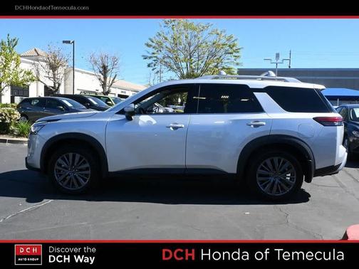 2024 Nissan Pathfinder SL FWD