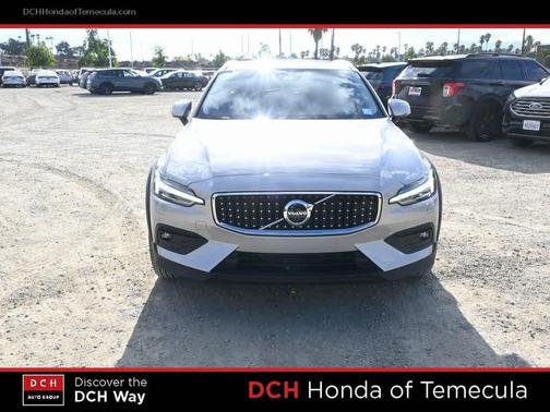 2024 Volvo V60 Cross Country B5 Ultimate