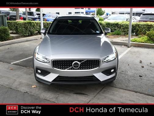 2024 Volvo V60 Cross Country B5 Ultimate