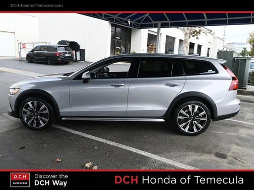 2024 Volvo V60 Cross Country B5 Ultimate