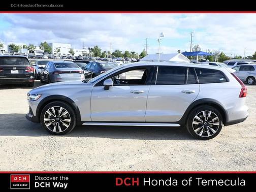 2024 Volvo V60 Cross Country B5 Ultimate