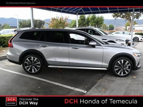 2024 Volvo V60 Cross Country B5 Ultimate
