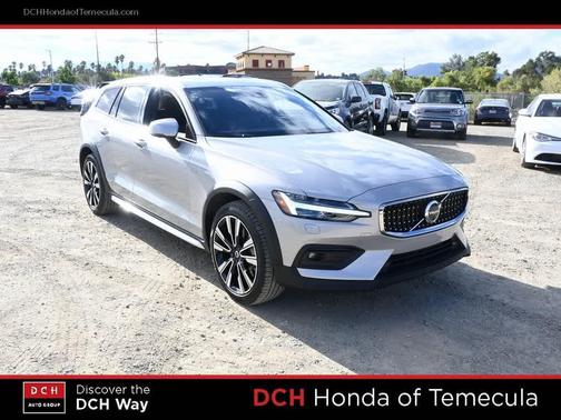 2024 Volvo V60 Cross Country B5 Ultimate