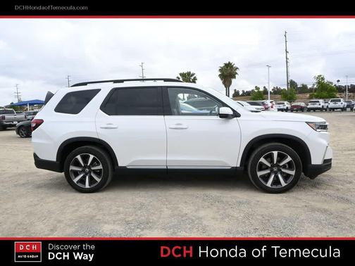 Platinum White Pearl 2025 Honda Pilot Touring 8-Passenger