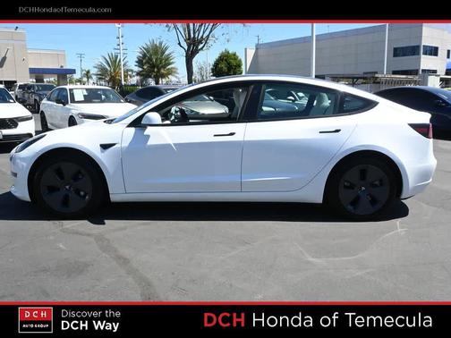 Pearl White Multi-Coat 2023 Tesla Model 3 Standard Range