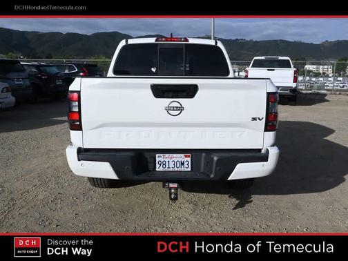 Glacier White 2022 Nissan Frontier SV