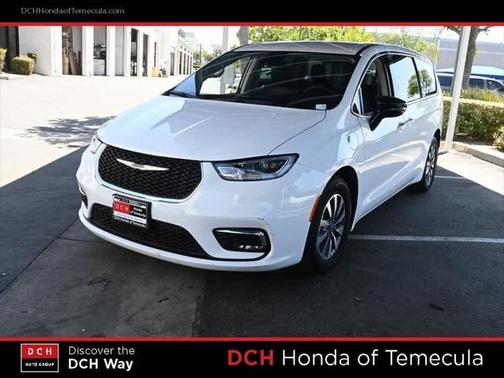 2024 Chrysler Pacifica Hybrid Select