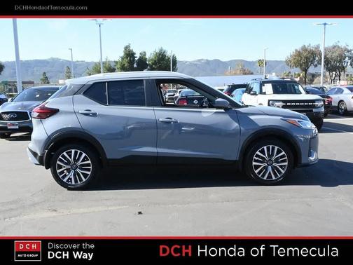 2022 Nissan Kicks SV