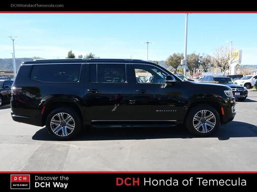 Diamond Black Crystal Pearlcoat 2024 Jeep Wagoneer L Series II 4x2