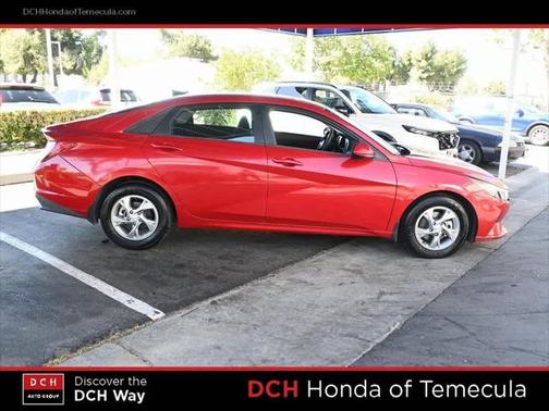 2022 Hyundai ELANTRA SE