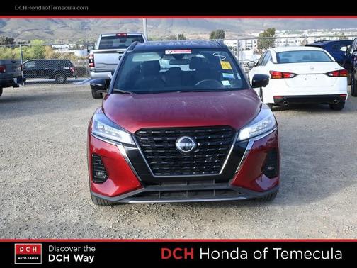 2023 Nissan Kicks SR
