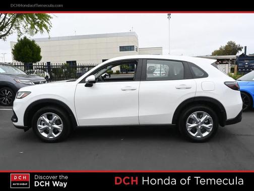 Platinum White Pearl 2025 Honda HR-V LX