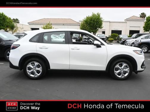 Platinum White Pearl 2025 Honda HR-V LX
