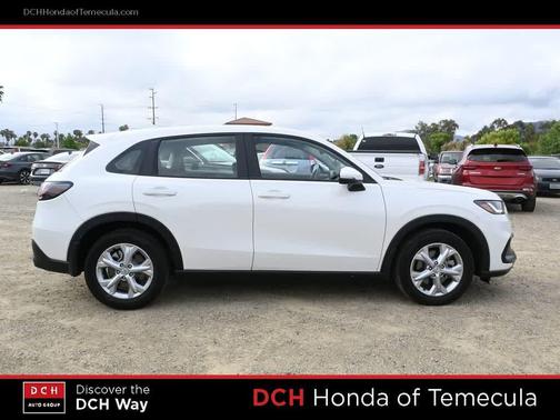 Platinum White Pearl 2025 Honda HR-V LX