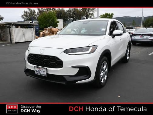 Platinum White Pearl 2025 Honda HR-V LX