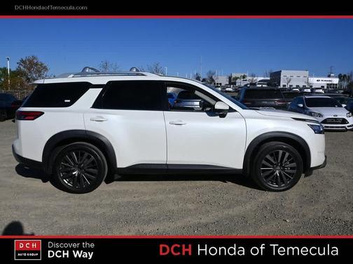 2022 Nissan Pathfinder SL 2WD