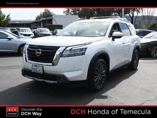 2022 Nissan Pathfinder SL 2WD