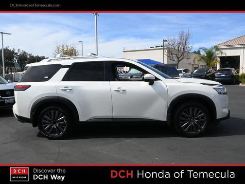 2022 Nissan Pathfinder SL 2WD