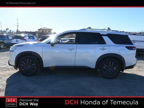 2022 Nissan Pathfinder SL 2WD