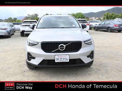 Silver Dawn Metallic 2023 Volvo XC40 B5 Ultimate Dark Theme