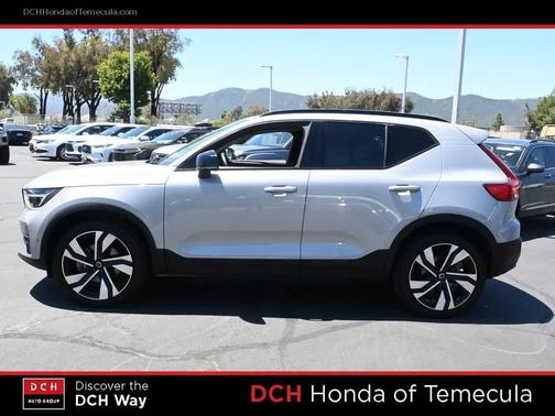 Silver Dawn Metallic 2023 Volvo XC40 B5 Ultimate Dark Theme