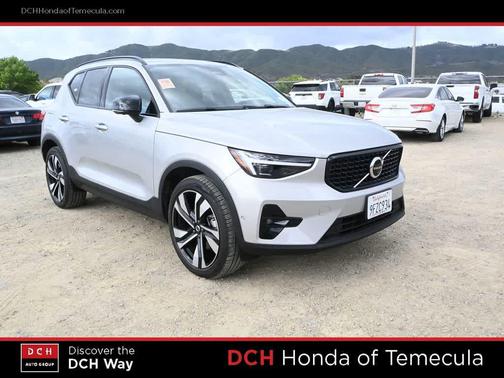 Silver Dawn Metallic 2023 Volvo XC40 B5 Ultimate Dark Theme