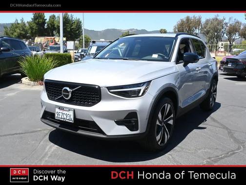 Silver Dawn Metallic 2023 Volvo XC40 B5 Ultimate Dark Theme