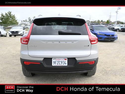 Silver Dawn Metallic 2023 Volvo XC40 B5 Ultimate Dark Theme